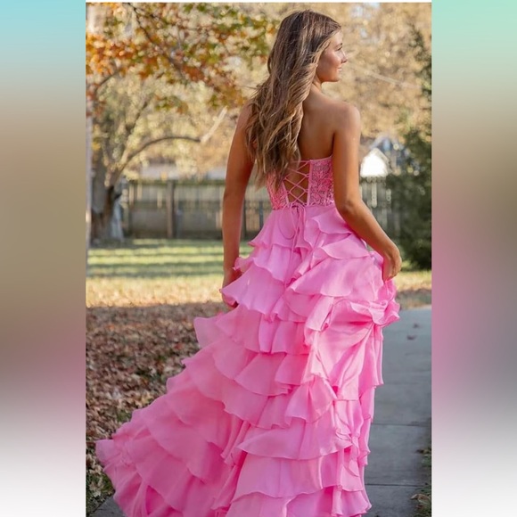 Elegant Yellow Lace Tiered Dress Size 12 - Picture 2 of 10